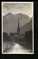 AK Mollis, Strassenpartie mit Kirche