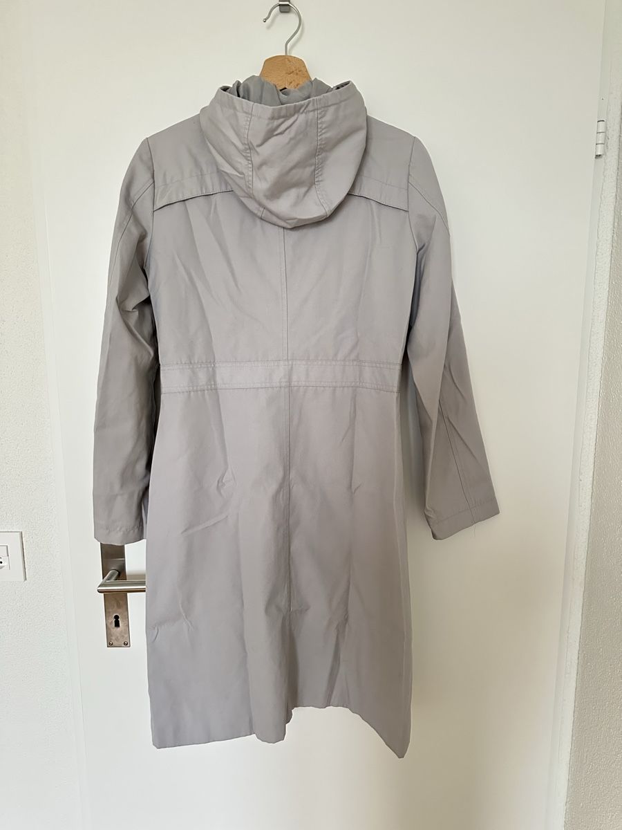 H&M Cappotti: Einzigartiger, Hellgrauer Trenchcoat, H&M, Größe 38, Lang – Nuovo (secondo la descrizione) da Unterägeri venduto da JudytaJa 1