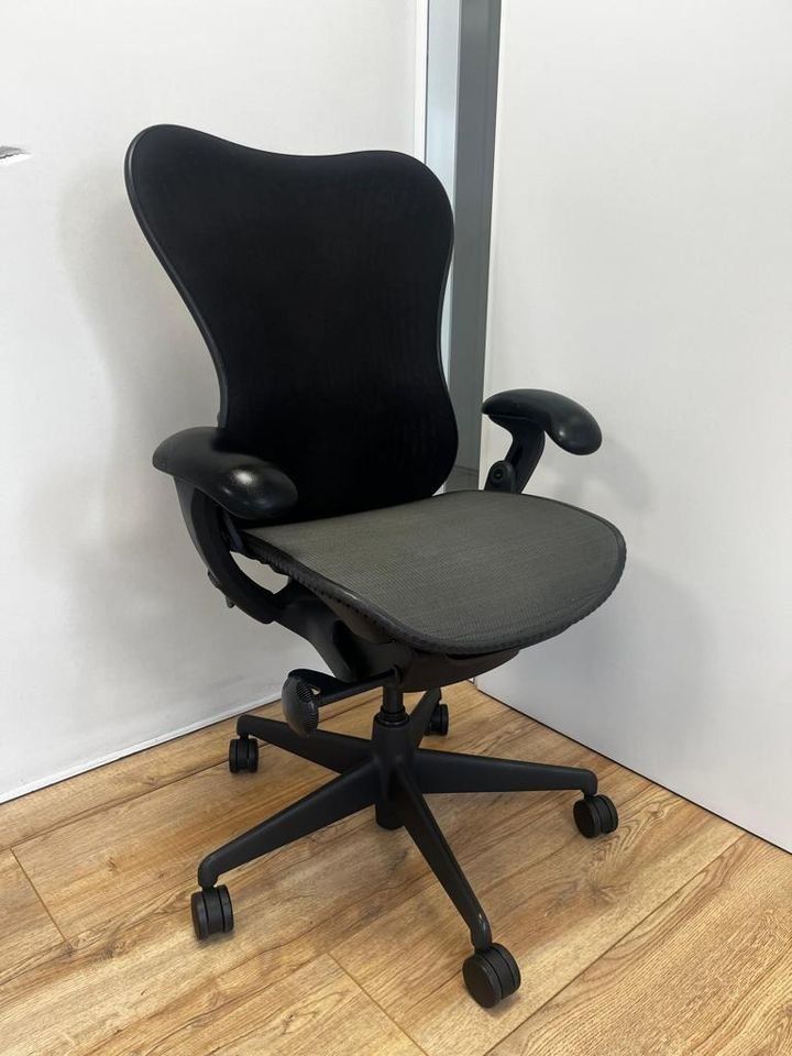 Herman Miller Stühle: Herman Miller Mirra Full Option Graphite – Gebraucht aus Purmerend von Offeco 1