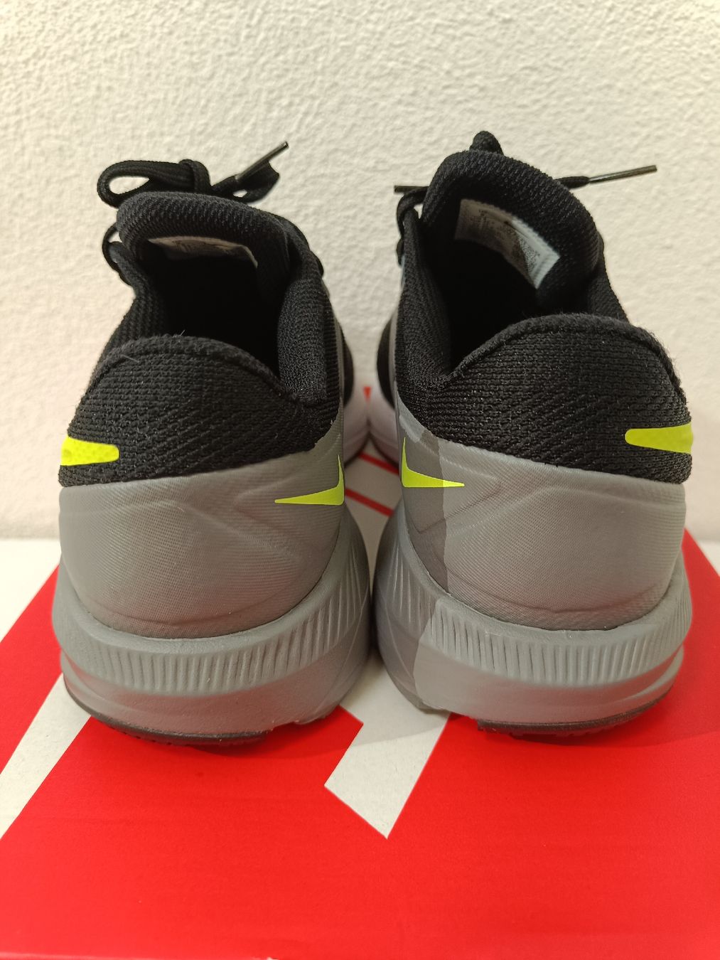 Nike Scarpe da uomo: NEUE Nike Zoom Structure 22 – Nuovo e nell'imballaggio originale da Dietikon venduto da Sunriseplace1010 4