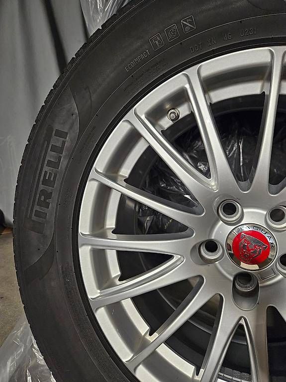 Pneus & Roues: Jaguar complete winter tire set – D'occasion à Zollikon par Fcicogna 1