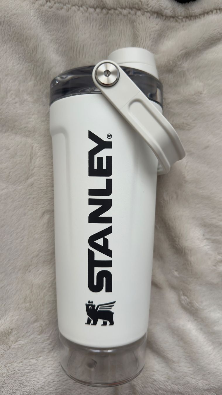 Stanley Borracce & Thermos: Stanley Shaker Weiss neuwertig – Nuovo (secondo la descrizione) da Wil SG venduto da lana_jess20 2