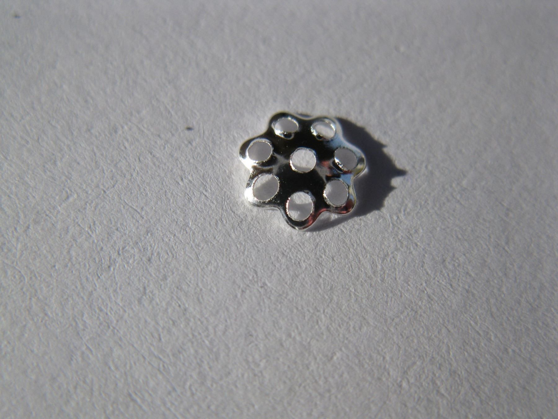Perle (finte): 50 Perlenkappen versilbert, glatt, 8mm – Nuovo e nell'imballaggio originale da St. Margarethen TG venduto da LuanaKa 2