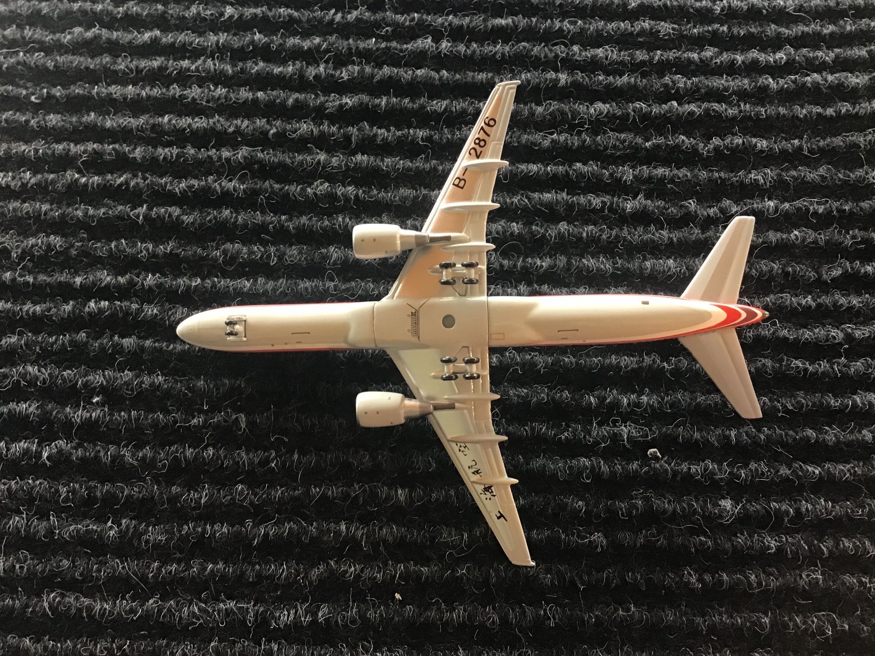 Boeing Kit di modellismo & Modellini statici: BOEING 757 -200 SHANGHAI AIRLINES 1:400 – Usato da Männedorf venduto da Spezial-Modelle 4
