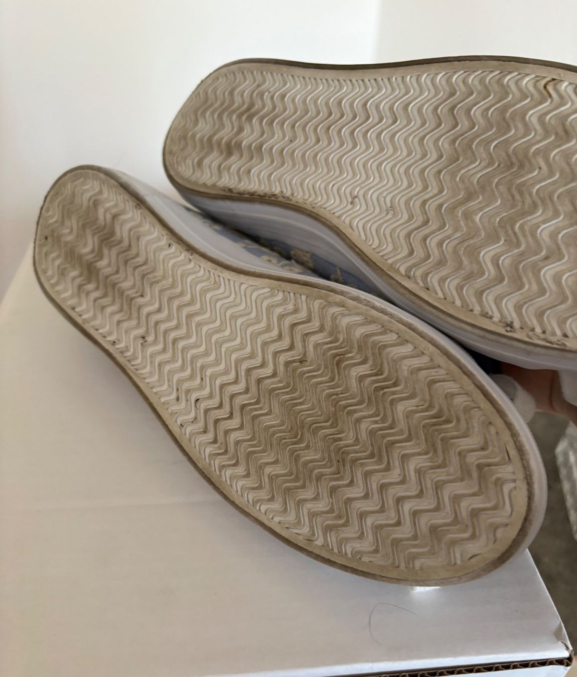 Damenschuhe: 2 Paar Stoffschuhe gr40, neuwertig – Gebraucht aus Niederbipp von fashionfuchs 9
