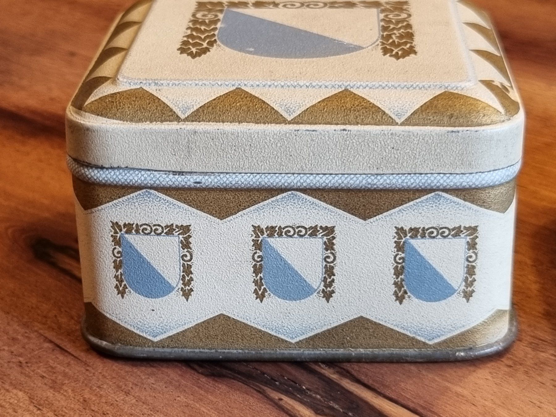 Sonstige Dekorationen & Accessoires: 2 alte Schweizer Blechdosen Nideltäfeli Zürich – Gebraucht aus Scharnachtal von devin03 7