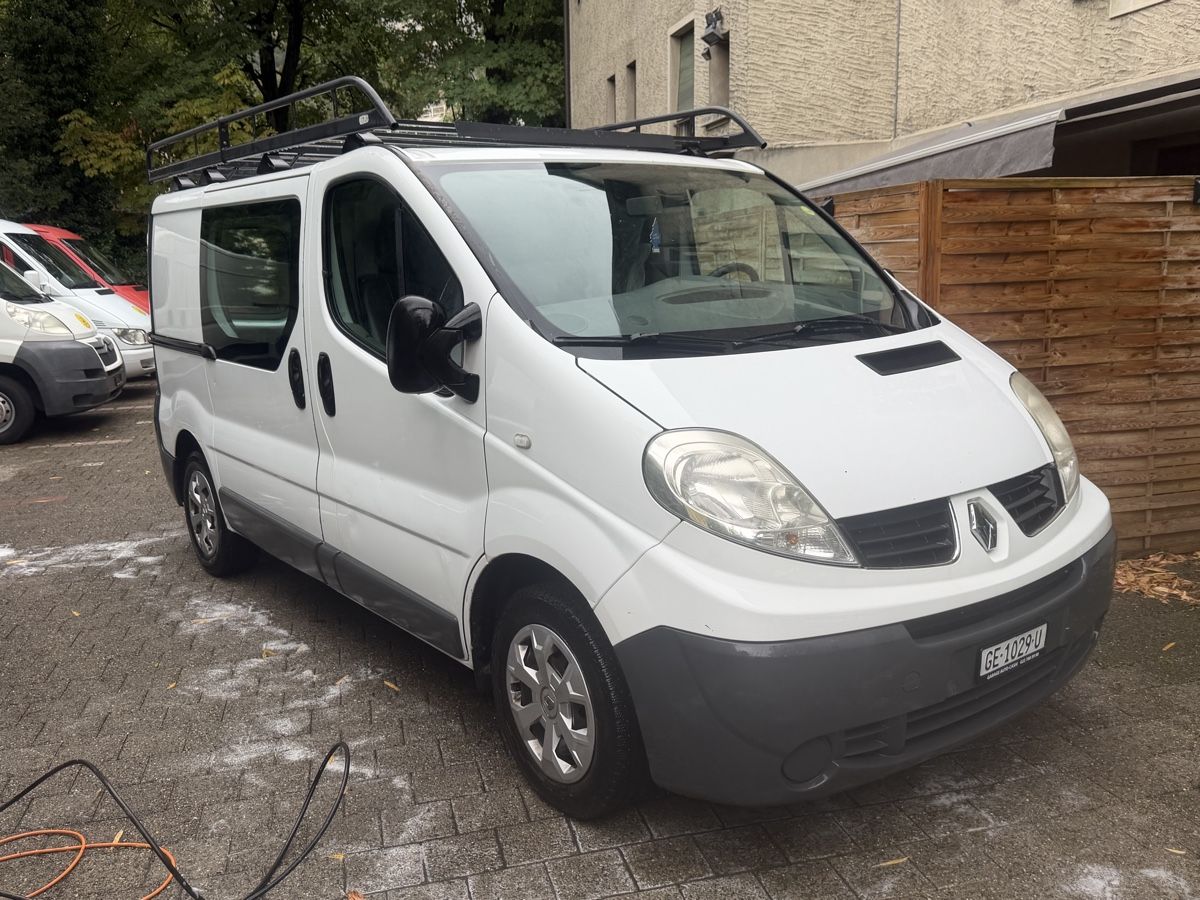 Renault Véhicules utilitaires: 1800 – D'occasion à Veyrier par Chessmann_Douane1255