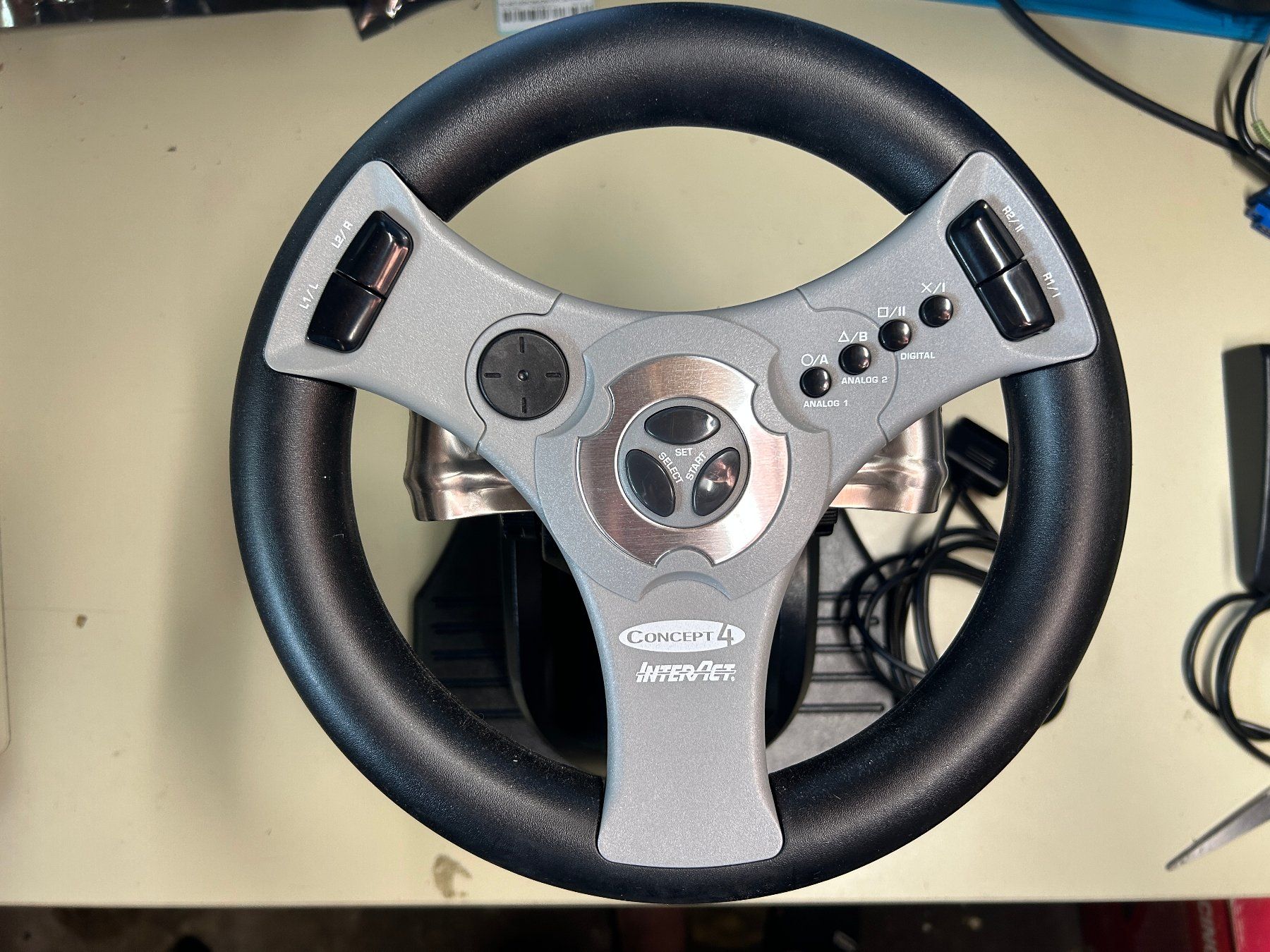 Manettes: Steering Wheel Concept 4 [Interact] – Défectueux à Faulensee par alfa-75