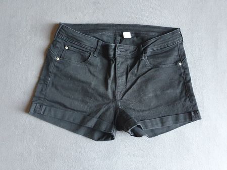 Push Up Shorts schwarz Grösse 44 H&M Denim nie getragen