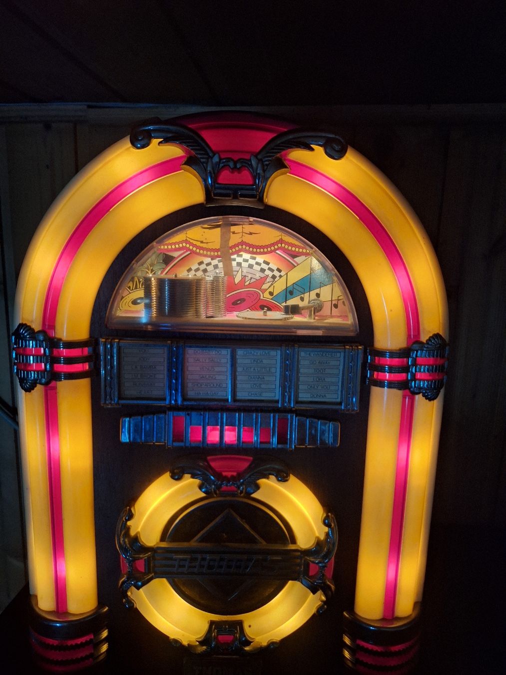 Musiktruhen: Jukebox Thomas Mini – Defekt aus Büttikon AG von rebeccaparvex 2