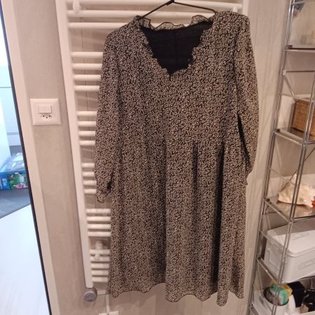 Blümchenkleid, Grösse L, Top Zustand!