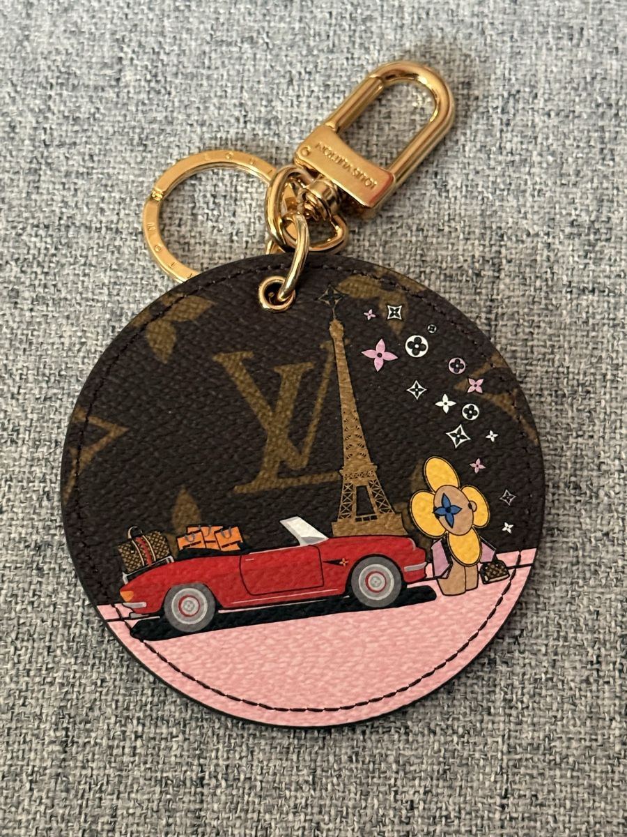 Louis Vuitton Portachiavi: Louis Vuitton Paris Bagcharm – Usato da Liestal venduto da Joslie_mc