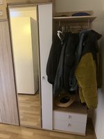 Garderobenmöbel mit Spiegel und Schubladen in gutem Zustand