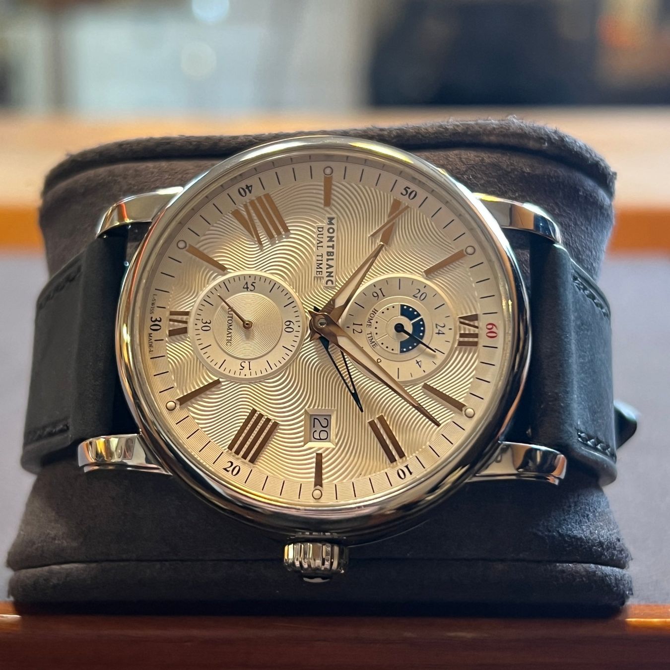 Montblanc Uhren: Montblanc Dual Time Automatic Silver Dial 4810 – Gebraucht aus Carouge GE von Watchaser 6