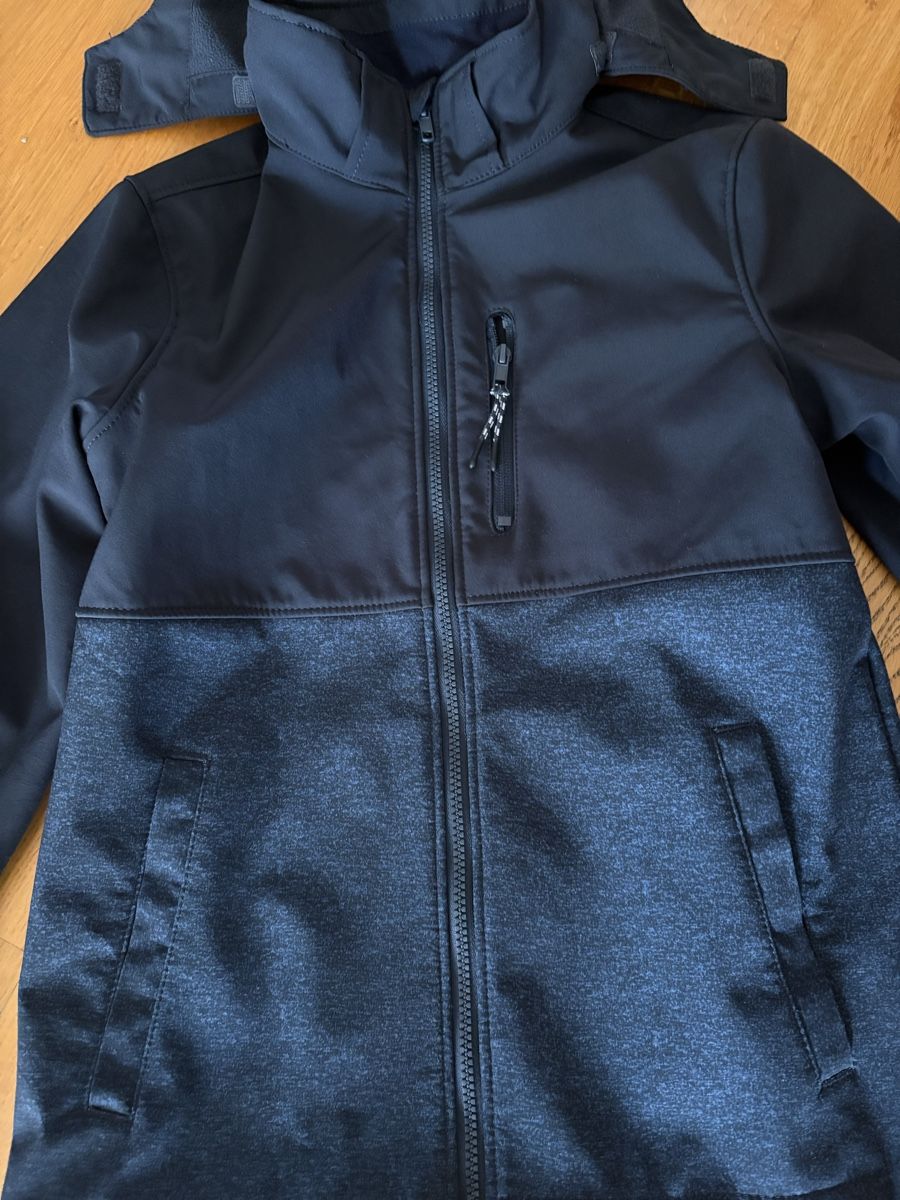 H&M Giacche & Cappotti: Softshelljacke dunkelblau / schwarz Gr 158 / Jungs – Usato da Beromünster venduto da msklef 3