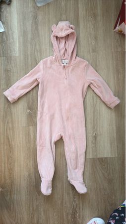 Tuta intera con cappuccio rosa neonato come nuova