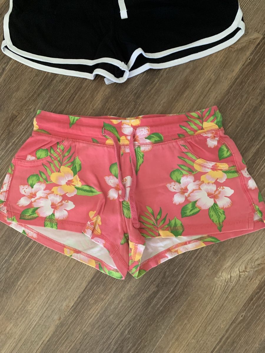 Pantalons: Shorts – D'occasion à Emmen par ama_8wmn 3