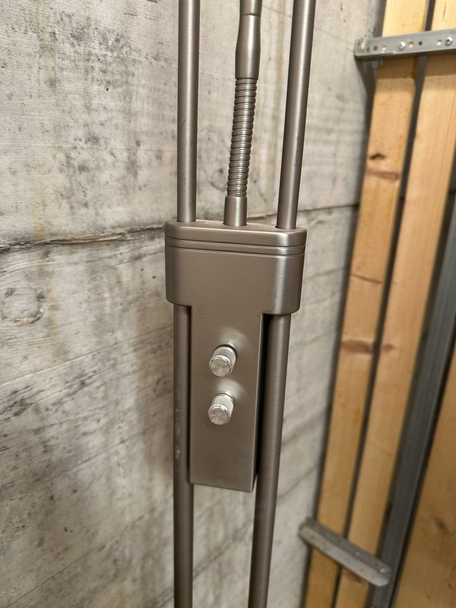 Lampes: Stehlampe Halogen mit Dimmer – Défectueux à Wetzikon ZH par brandshop 1