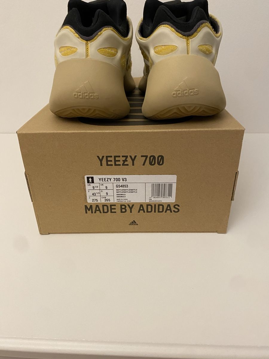 Adidas Herrenschuhe: Yeezy 700 V3 Sneaker Size 43 1/3 – Gebraucht aus Brüttisellen von xe_m 4