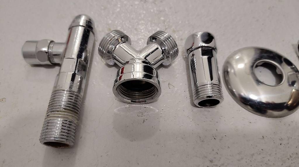Kwc Armaturen: Sanitär-Set: Eckventile, Y-Verteiler und Zubehör – Gebraucht aus Ballwil von bom_ar 2