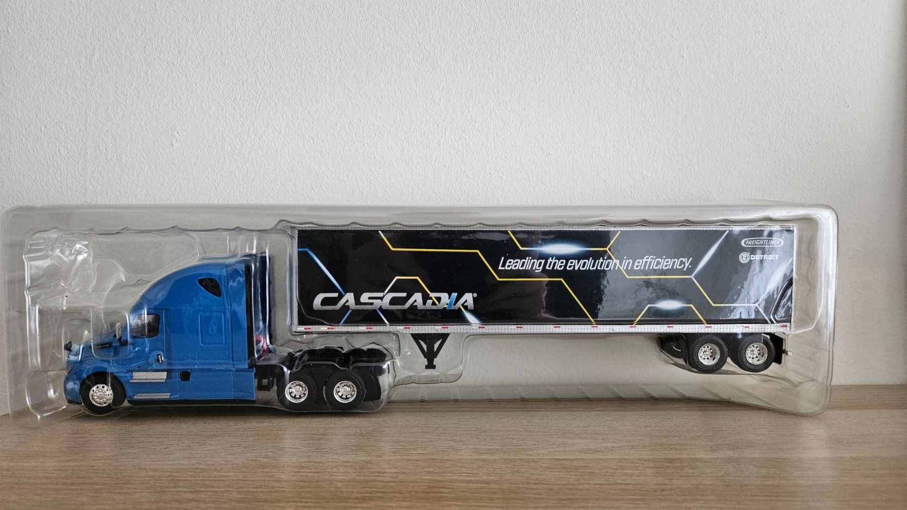 IXO Modellini d'auto: IXO Freightliner Truck 1:43 – Usato da Basel venduto da luk_qv8t 1