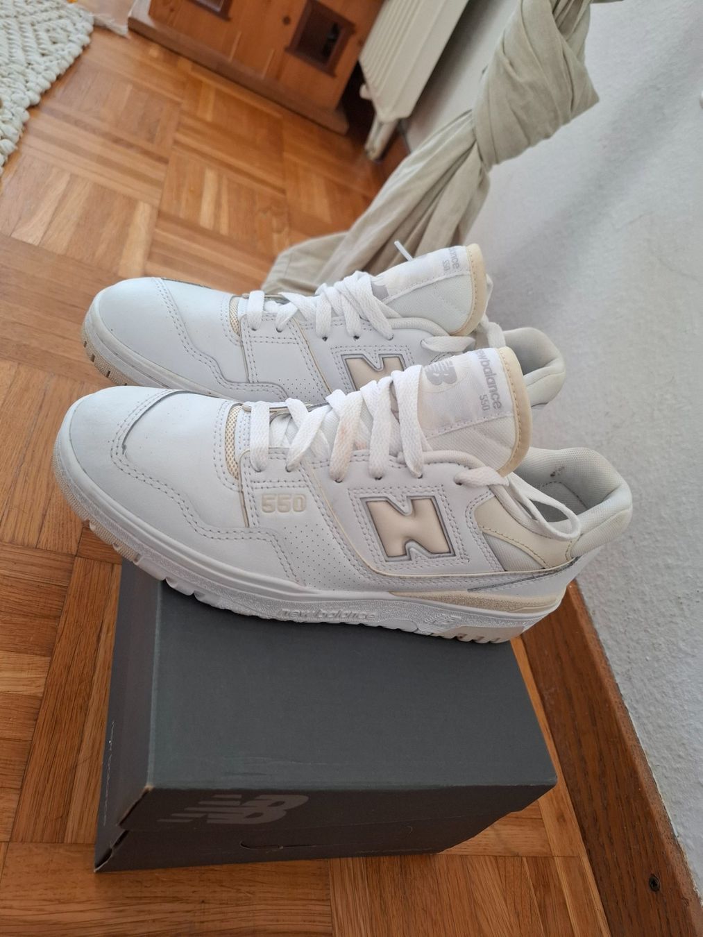 New Balance Scarpe da donna: NEW BALANCE 550 white GR 40 – Nuovo (secondo la descrizione) da Subingen venduto da Lennox31 3