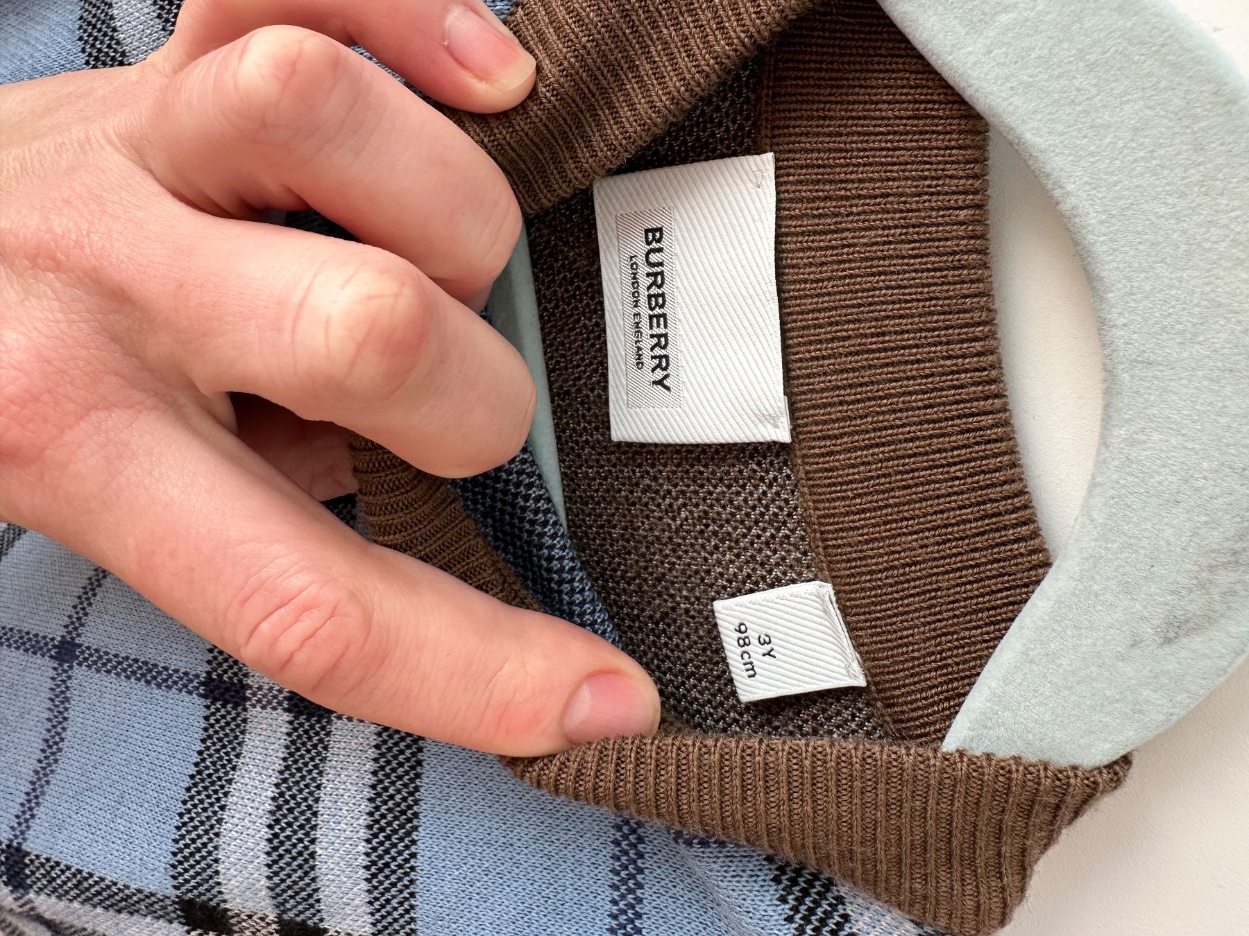 Burberry Pullover & Sweatshirts: Boys pullover Burberry . Perfect condition. Size 98 – Gebraucht aus Küssnacht am Rigi von hor_dpb7 1