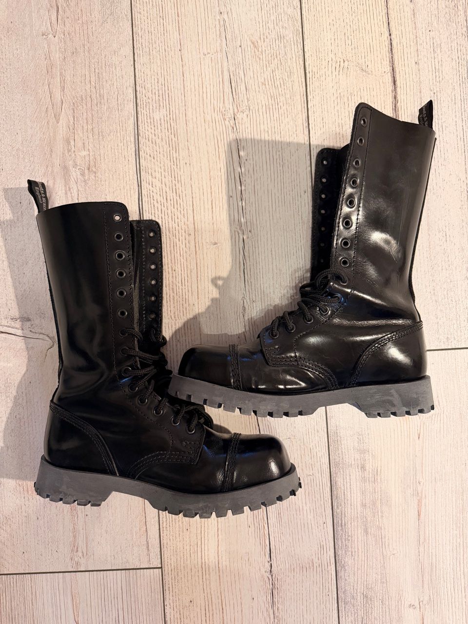 Scarpe da uomo: Boots & Braces 14-Loch Stiefel – Usato da Winterthur venduto da nn_svm80 1