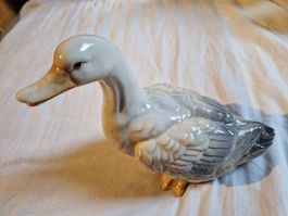 Gans aus Steingut, wunderschön gearbeitet und Bemalt