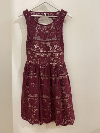 Wunderschönes Cocktailkleid, bordeauxrot, Grössi M/L