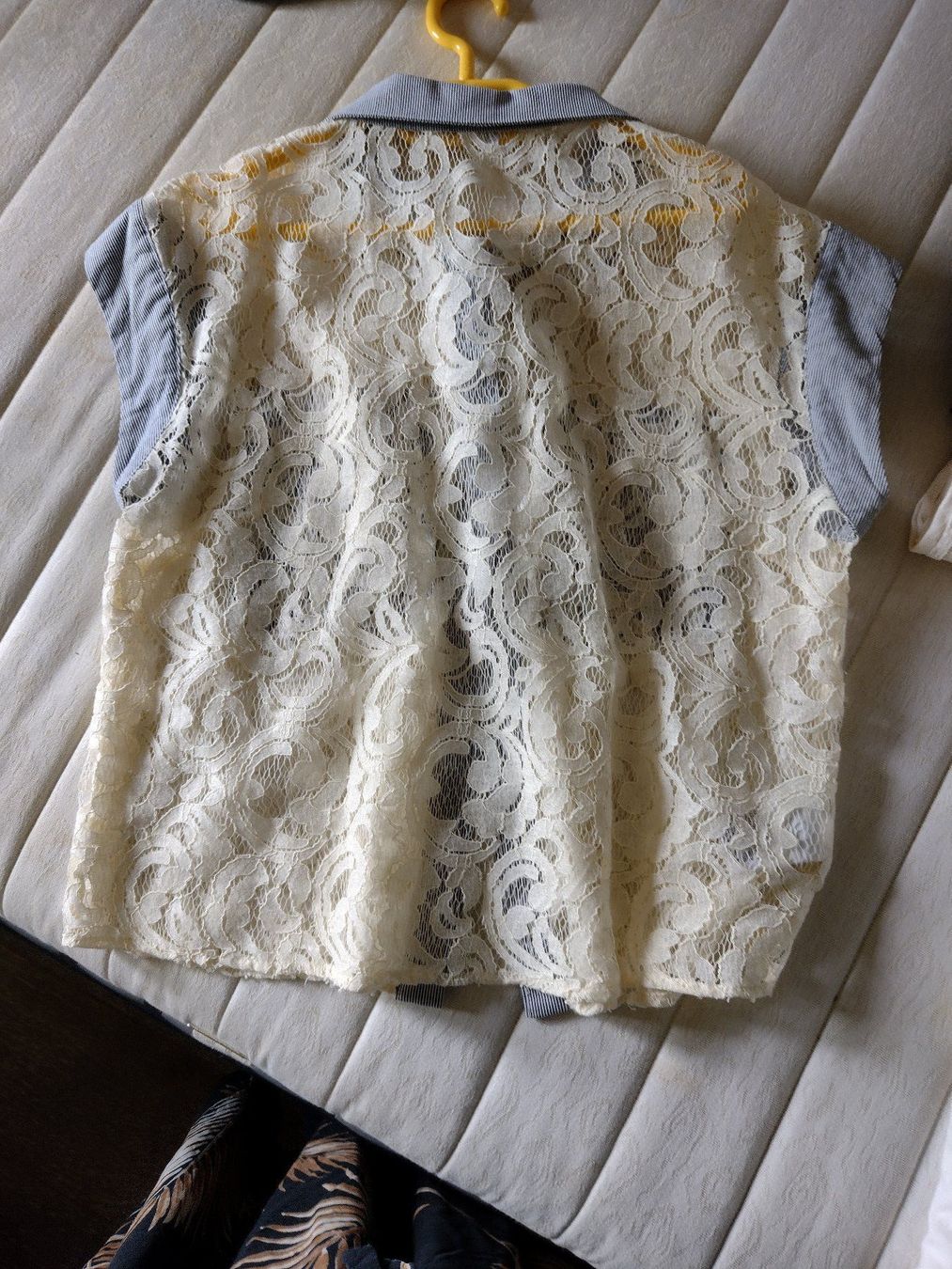 Blusen: BCBG Generation Top / Bluse - weiss blau mit Spitze - Gr. – Neu (gemäss Beschreibung) aus Stadel von Chanel_5