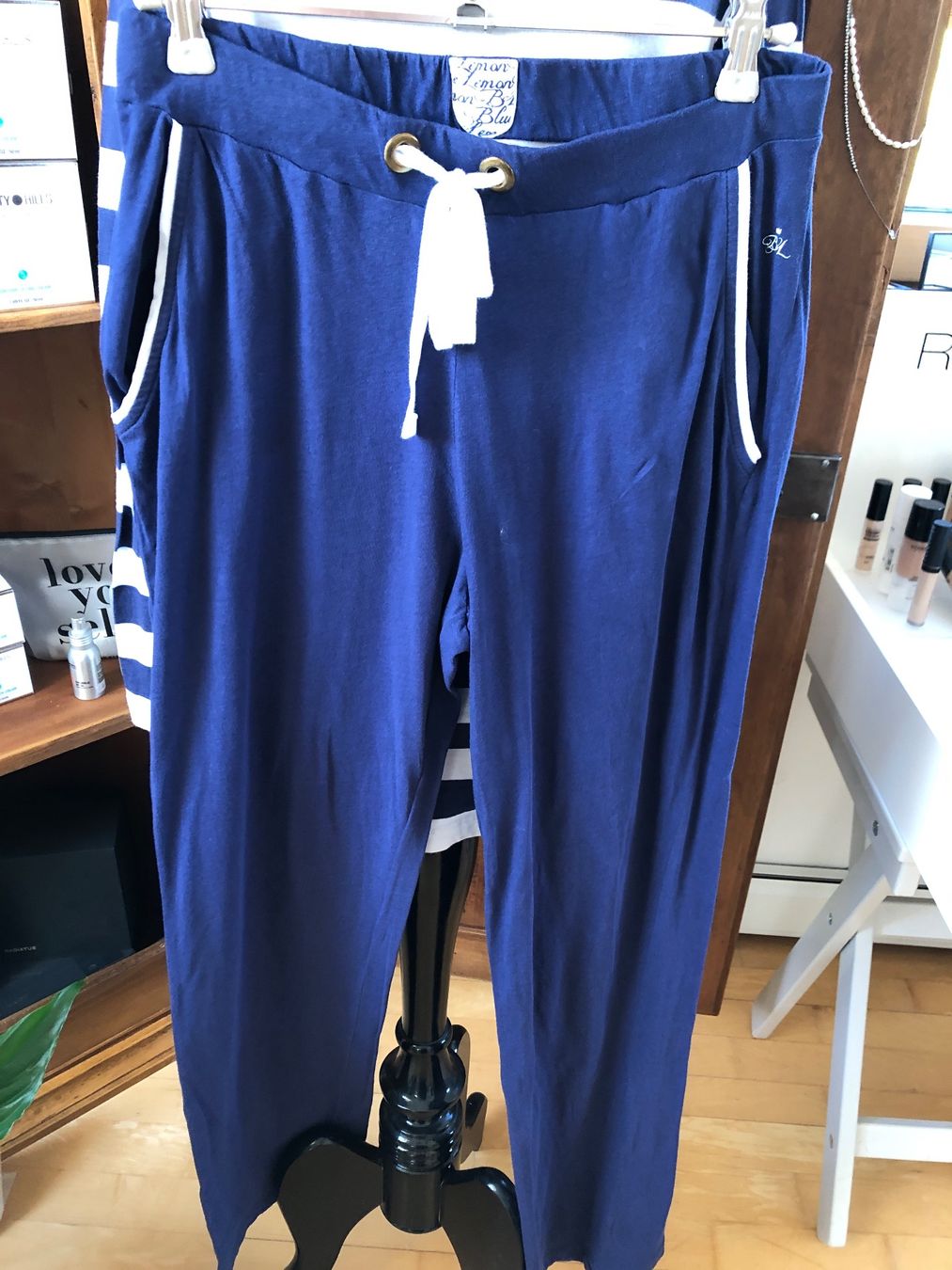 Negligees & Pyjamas: Damen Pyjama blau gestreift gebraucht – Gebraucht aus Arlesheim von leyRum4.5 4