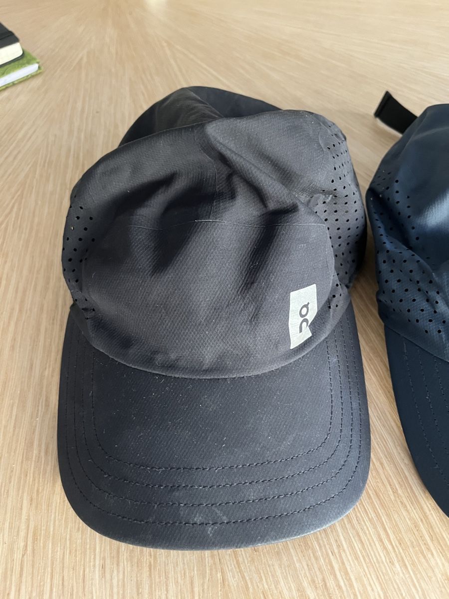 Chapeaux, bonnets & casquettes: 3 On Running Caps Set schwarz blau gebraucht – D'occasion à Zürich par Pestopasta 3