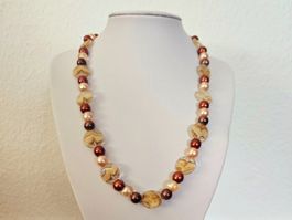 Damenhalskette mit Glasperlen in Beige Braun und Hyazinth