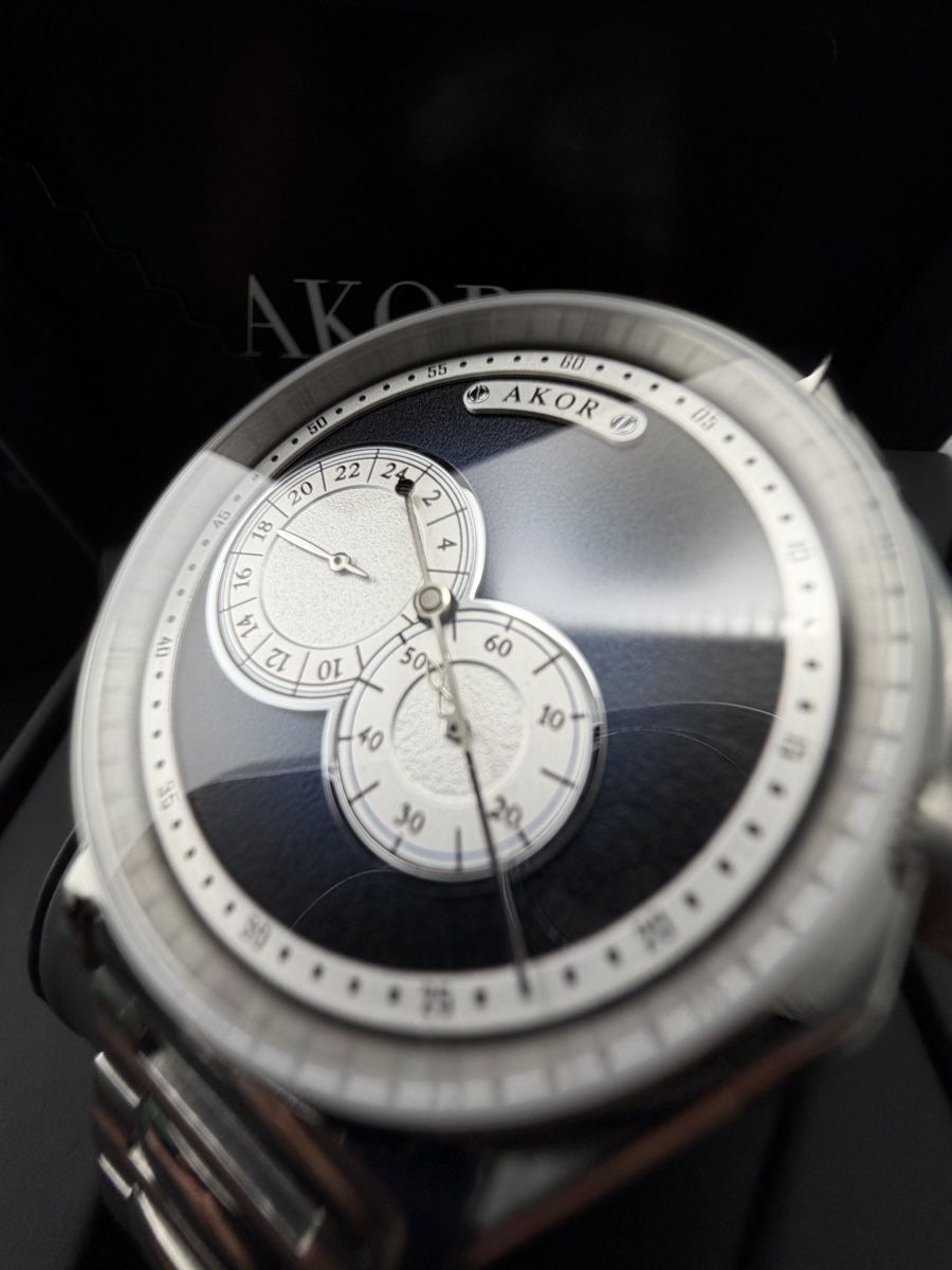 Orologi: Montre AKOR Régulateur Bleu Le Locle Neuf Full Set – Nuovo e nell'imballaggio originale da Neuchâtel venduto da TopChrono24 3
