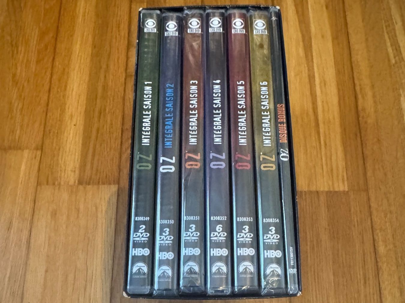 Tutti i DVDs: OZ - L' integrale de la serie cult (version FR) – Nuovo (secondo la descrizione) da Zuzwil SG venduto da nk_9000 1