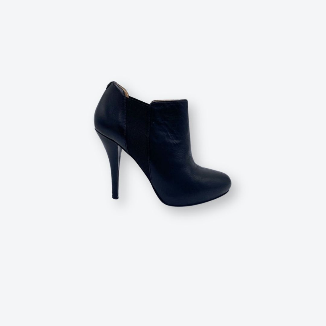 Guess Scarpe da donna: Schwarze GUESS Stiefeletten in Gr. 36 – Usato da Oberkirch LU venduto da petitefashion 1
