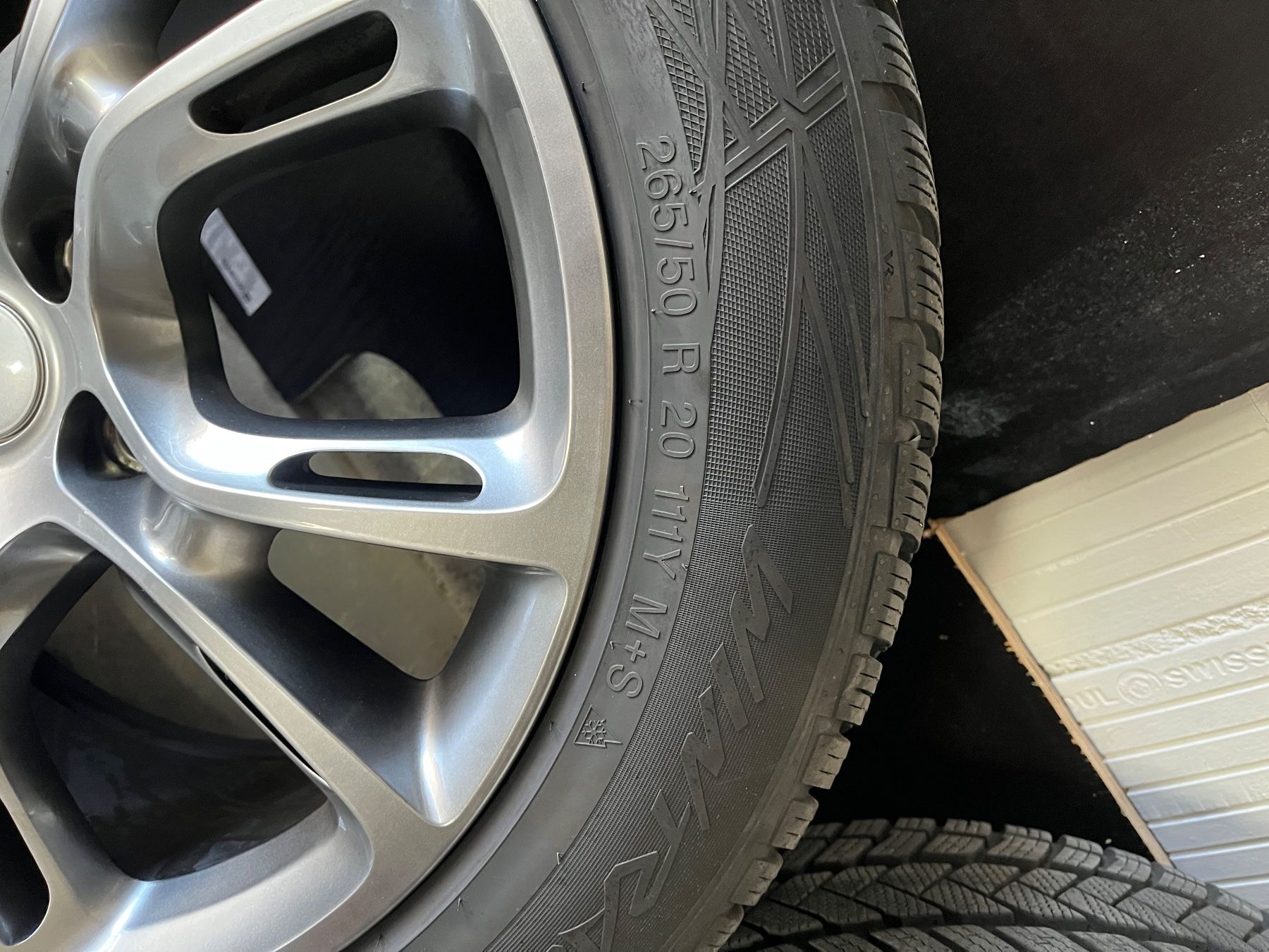Jeep Pneumatici & Ruote complete: Winterräder zu Jeep SRT oder Trackhawk – Usato da Dänikon ZH venduto da hpv_w8qw 1