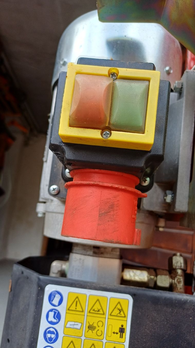 Tutte le macchine: Holzspaltmaschine – Difettoso da Susch venduto da Crapalp 1