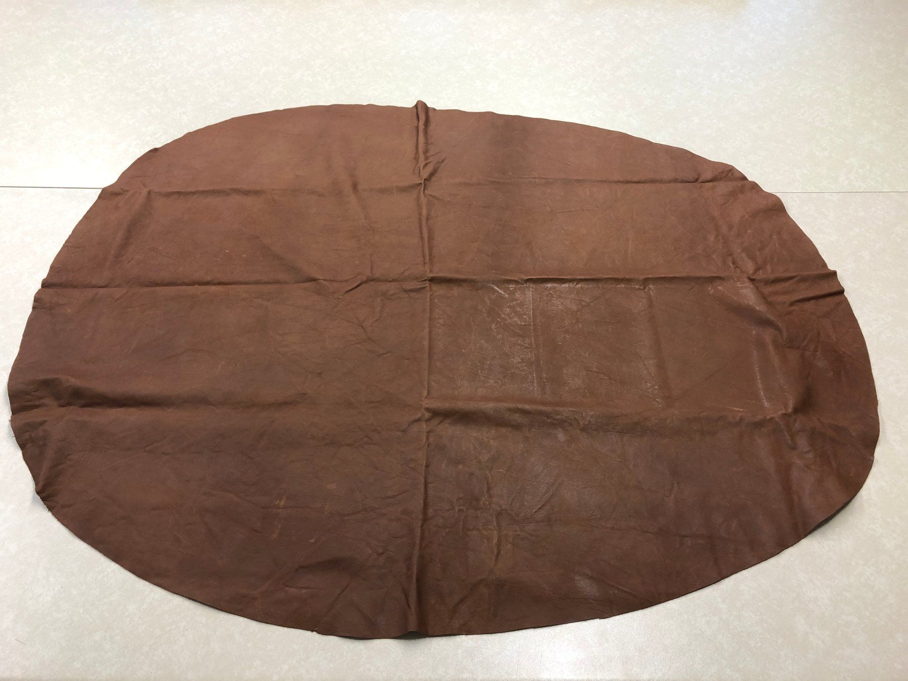 Stoffe: Rindsleder braun, Oval, 112x135 cm – Neu (gemäss Beschreibung) aus Balzers von Bastlerherz