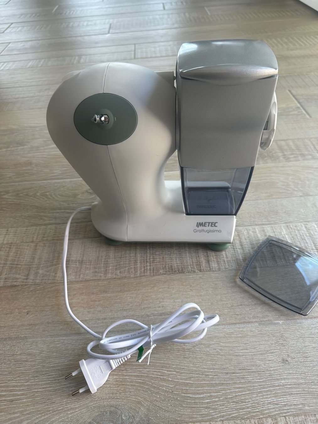 Appareils de cuisine: Râpe électrique IMETEC 7480 – D'occasion à Gampelen par Gflocon