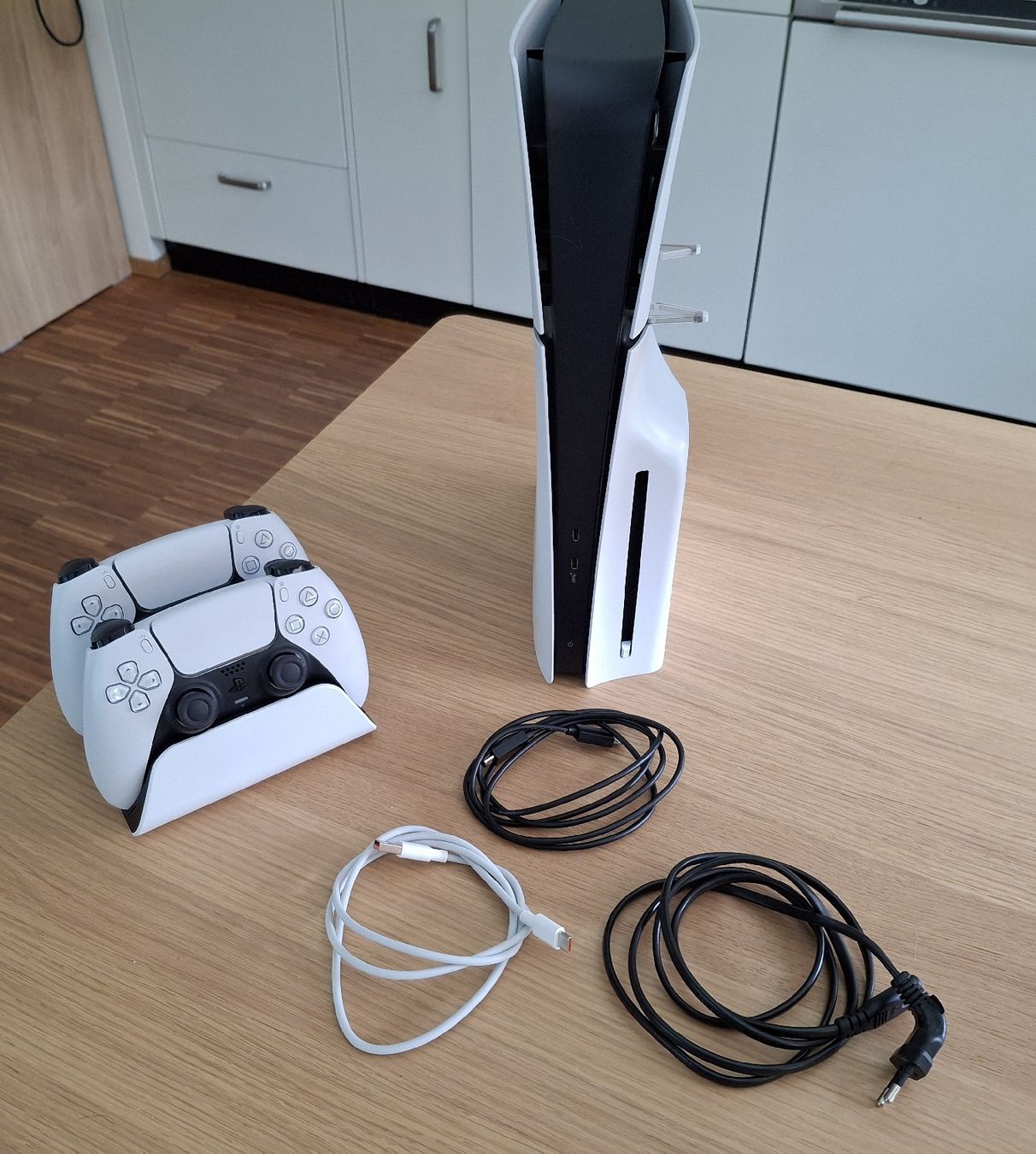 Sony Konsolen: SONY PlayStation5 - 2x DualSense Wireless-Controller Bundl – Gebraucht aus Basel von ele_9bm9