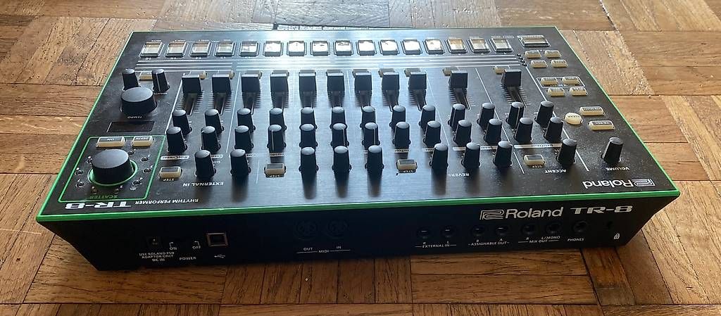 Roland Strumenti musicali: Roland Rhythm Performer TR-8 – Usato da Basel venduto da Jasire 1