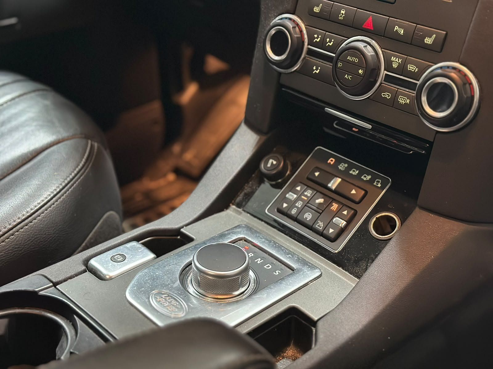 Land Rover Autos: LAND ROVER Discovery 3.0 SDV6 Graphite Automatic – Gebraucht aus Aclens von sob_9bqn 4