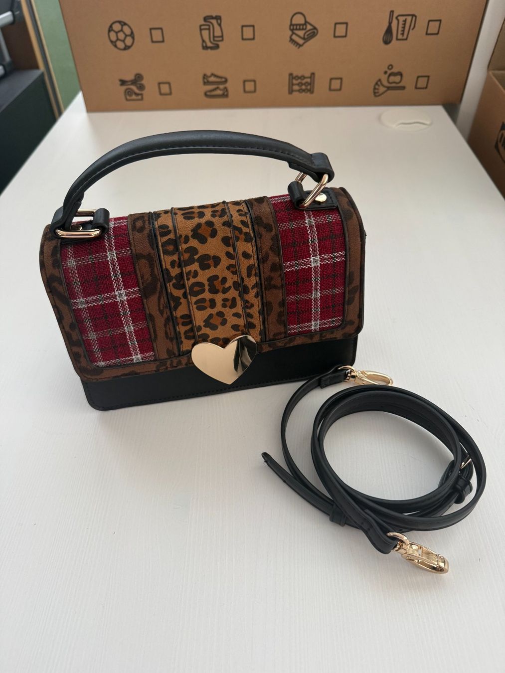 Borse da donna: Lollipops Paris Handtasche mit Karo- & Leo-Muster – Nuovo (secondo la descrizione) da Neuhausen am Rheinfall venduto da aneeco