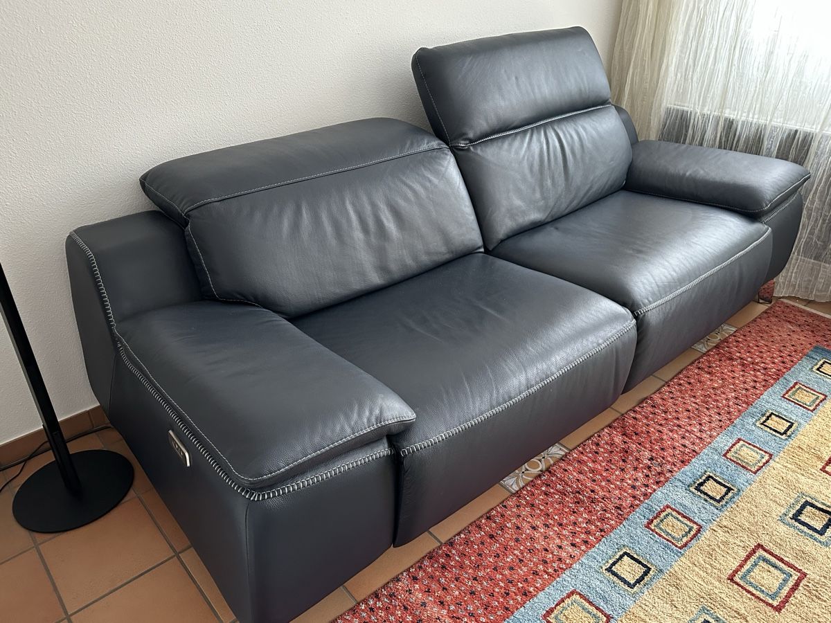 Conforama Sofas: 3er Sofa Conforama Belluno Leder NightBlue – Gebraucht aus Boppelsen von Schoggo3 5