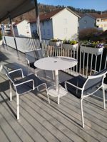 Gartentisch Designarchiv, 3 Stühle Alias, wie neu
