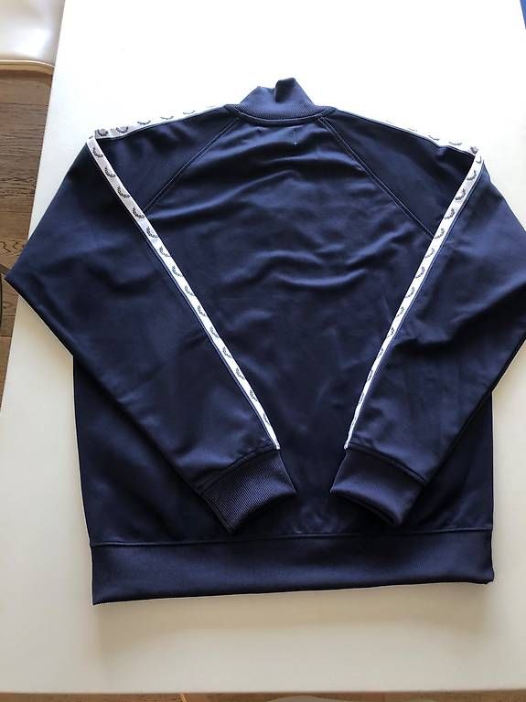 Giacche: Fred Perry Trainerjacke dunkelblau mit weiss Gr.L – Usato da Kreuzlingen venduto da gra_7qcc 1