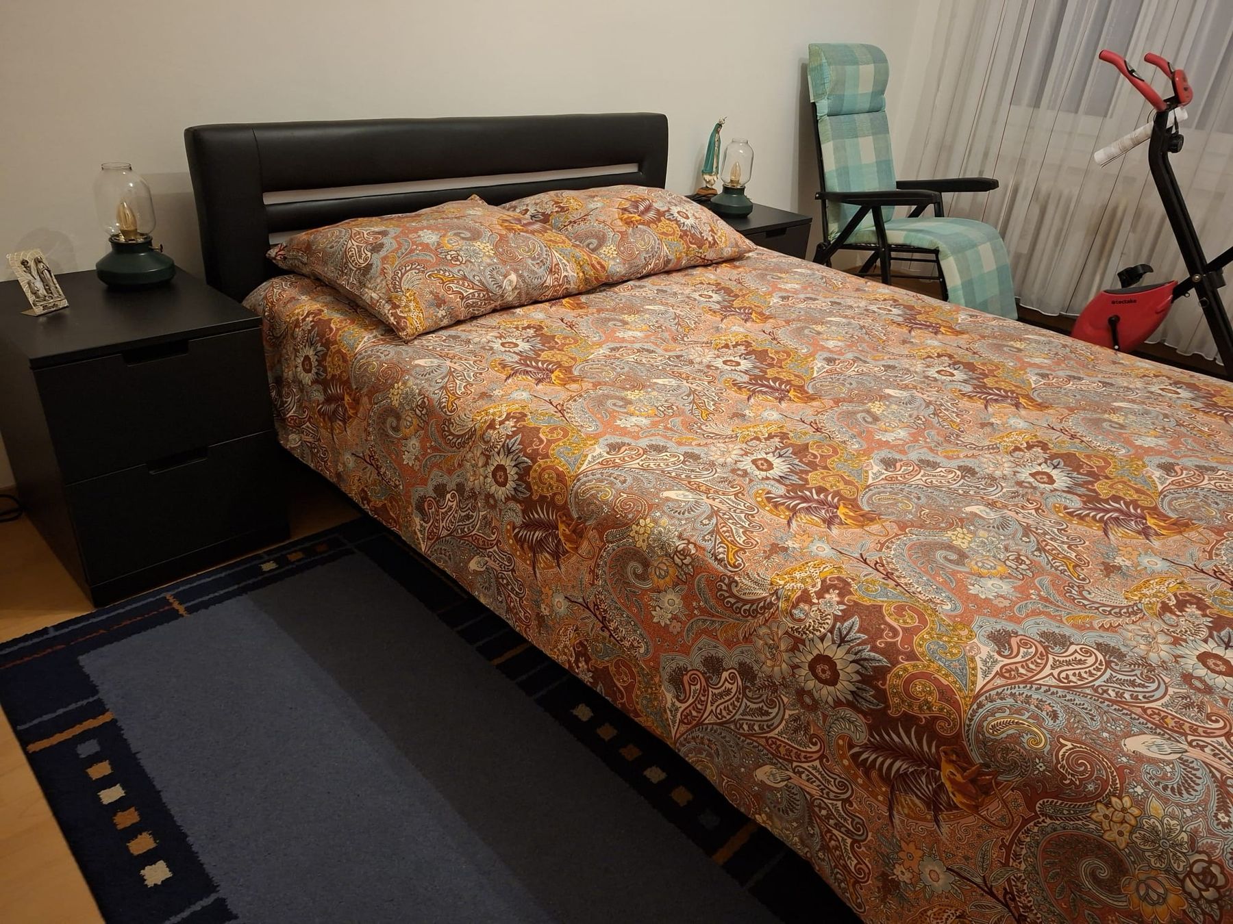 Conforama Betten: lit avec 2 tables de nuit – Gebraucht aus Meyrin von fal_d9mn