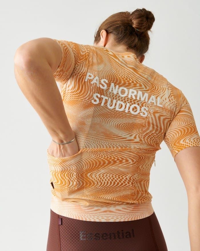 Pas Normal Studios Canottiere & Pantaloni: Pas Normal Studios Essential Cycling Jersey – Usato da Luzern venduto da Malioma